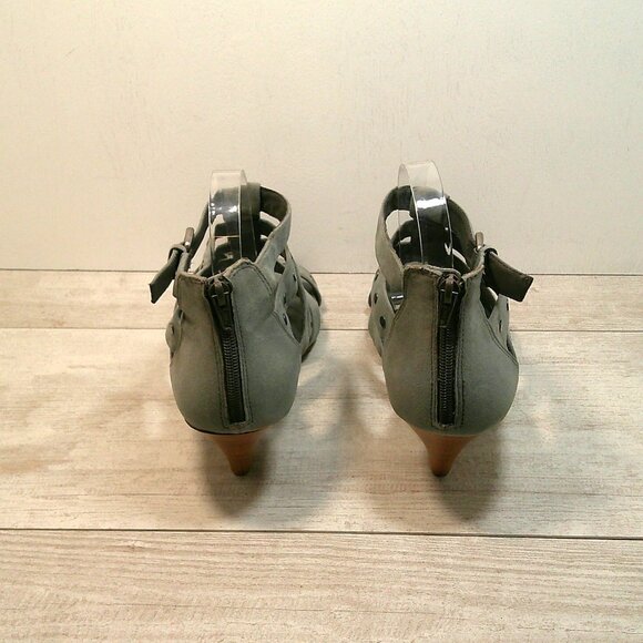 Lane Bryant Slate Gray Gladiator Sandals with rivet detail Kitten Heel Size 10 W - Picture 8 of 10